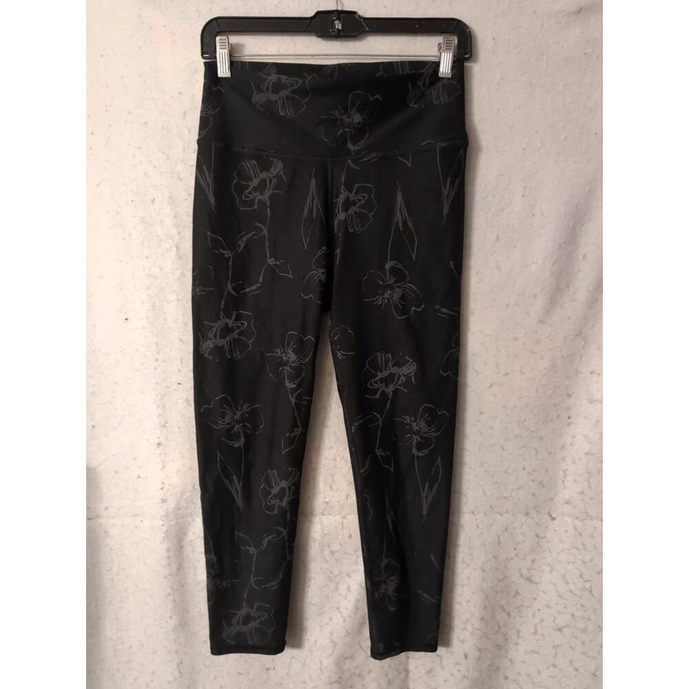 Fabletics Black Floral Capri Leggings Size M Yoga Workout Pull On
